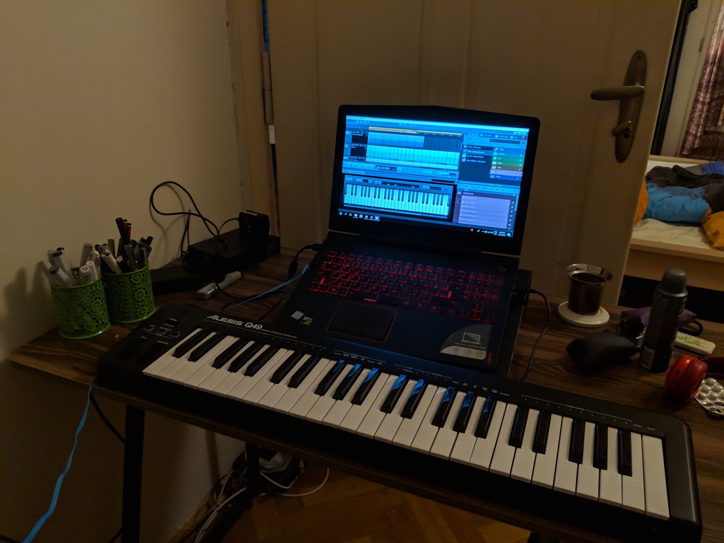 0x0 Co Worker Lent Me His Midi Keyboard For A Few Day
